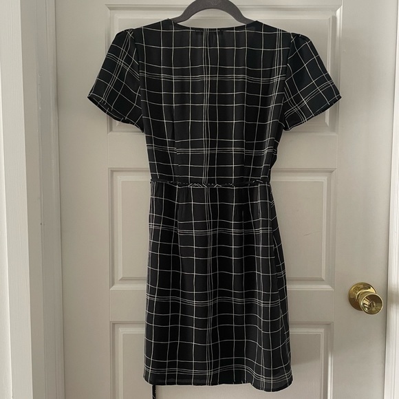 Forever 21 Checkered Wrap Dress Size S - Picture 3 of 4